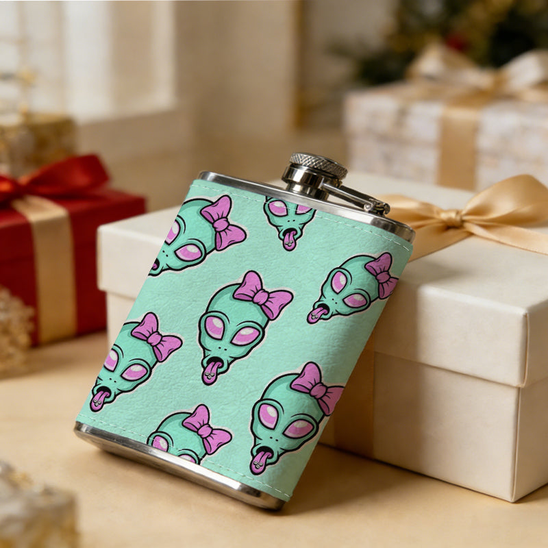 Cute alien skulls with pink bows 1pc of a Portable Flask, a Small Stainless Steel Liquor Flask, 8-Ounce Capacity, Suitable for Outdoor And Home Use