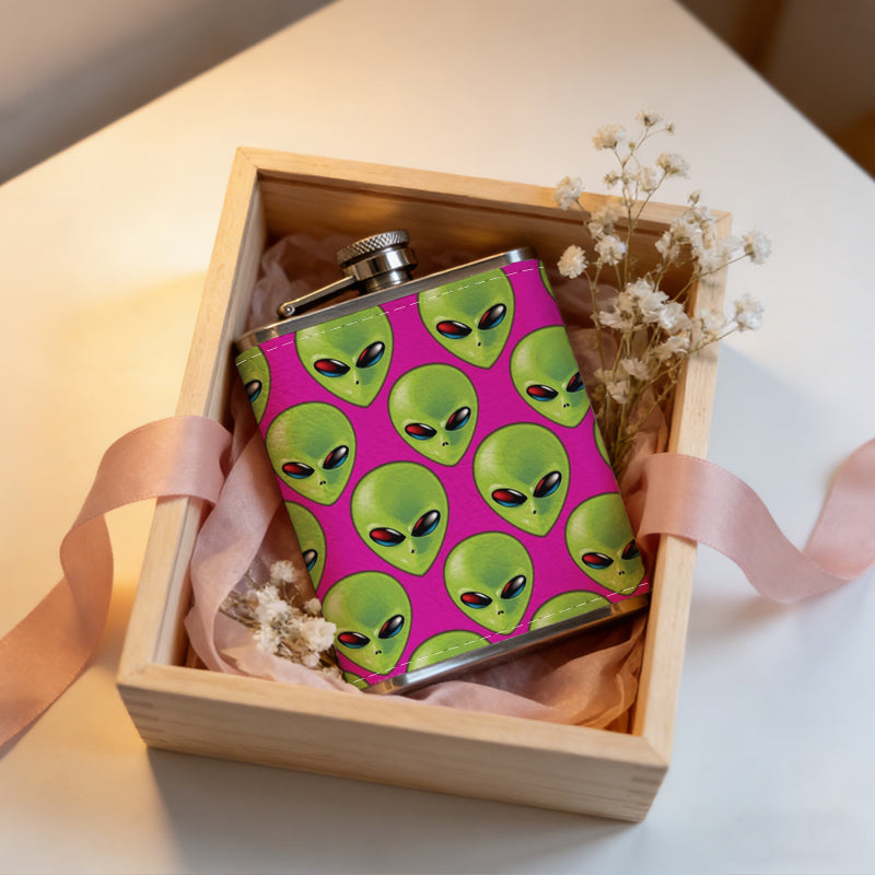 Green alien heads on pink background Stainless Steel Mini Flask - Design for Valentine's Day, Christmas, Father's Day Gifts - Ideal for Him, Dad, Boyfriend (Compact Travel-Ready)