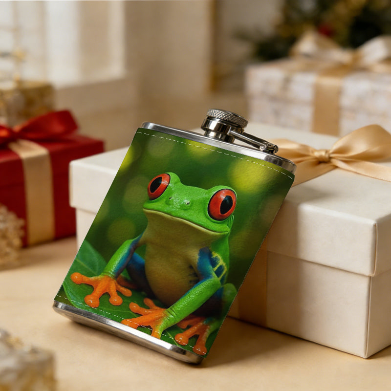 Red-eyed tree frog on green leaf Stainless Steel Mini Flask - Design for Valentine's Day, Christmas, Father's Day Gifts - Ideal for Him, Dad, Boyfriend (Compact Travel-Ready)