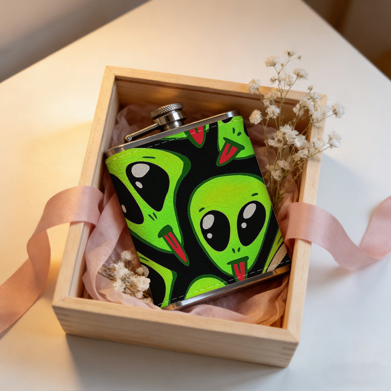 Cartoon green alien heads 8oz Portable Stainless Steel Hip Flask - Juice Flask - Perfect Gift - Unique Whiskey Flask for Women, Wine Pot Metal - Ideal stainless steel flask for all outdoor activities
