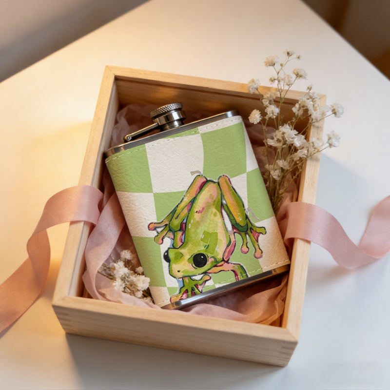 Cartoon frog on green checkered background 8oz Portable Stainless Steel Hip Flask - Juice Flask - Perfect Gift - Unique Whiskey Flask for Women, Wine Pot Metal - Ideal stainless steel flask for all outdoor activities