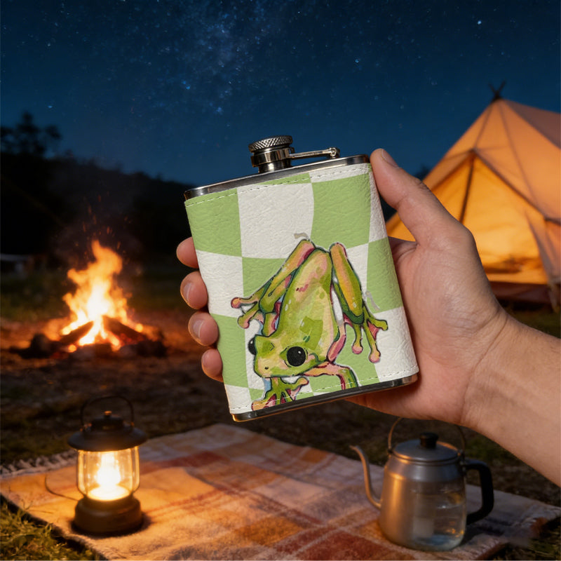 Cartoon frog on green checkered background 8oz Portable Stainless Steel Hip Flask - Juice Flask - Perfect Gift - Unique Whiskey Flask for Women, Wine Pot Metal - Ideal stainless steel flask for all outdoor activities