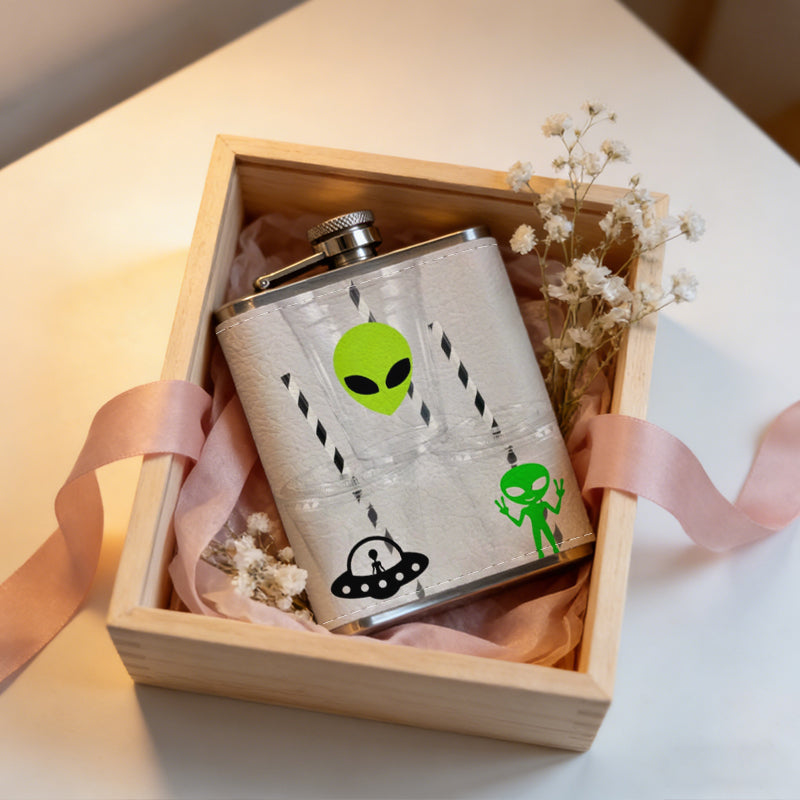 Alien and UFO themed tumblers with straws 304 Stainless Steel 8oz Hip Flask Portable Leak-Proof Pocket Whiskey Flask for Outdoor Camping Hiking