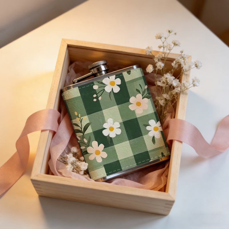 Green gingham with daisy flowers 8oz Hip Flask for Liquor Organizer Case Alcohol Flagon for Travel Portable Leakproof Stainless Steel Wine Bottle Holder  Alcohol Whiskey Drinkware Accessories