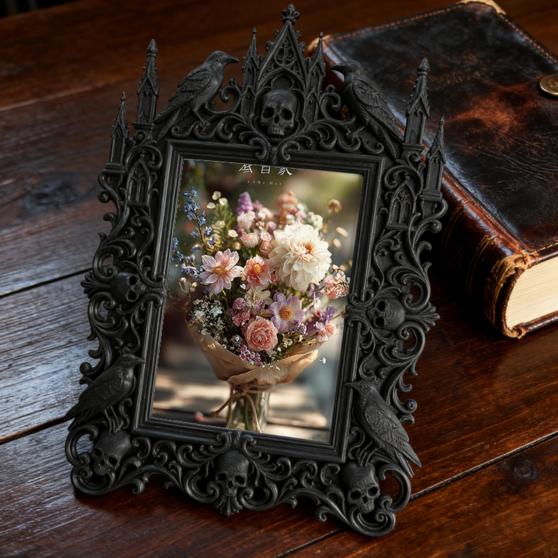 Gothic Dark-style Photo Frame | Retro Horror Movie Night Viewing Corner Decor, Photo Ornament, Wall-mountable & Tabletop, Waterproof Plastic