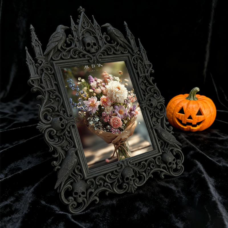 Gothic Dark-style Photo Frame | Retro Horror Movie Night Viewing Corner Decor, Photo Ornament, Wall-mountable & Tabletop, Waterproof Plastic