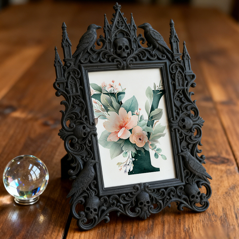 European Court Relief Luxury Frame | New Year Family Gathering Decor, Photo Holder, Court Relief Craft