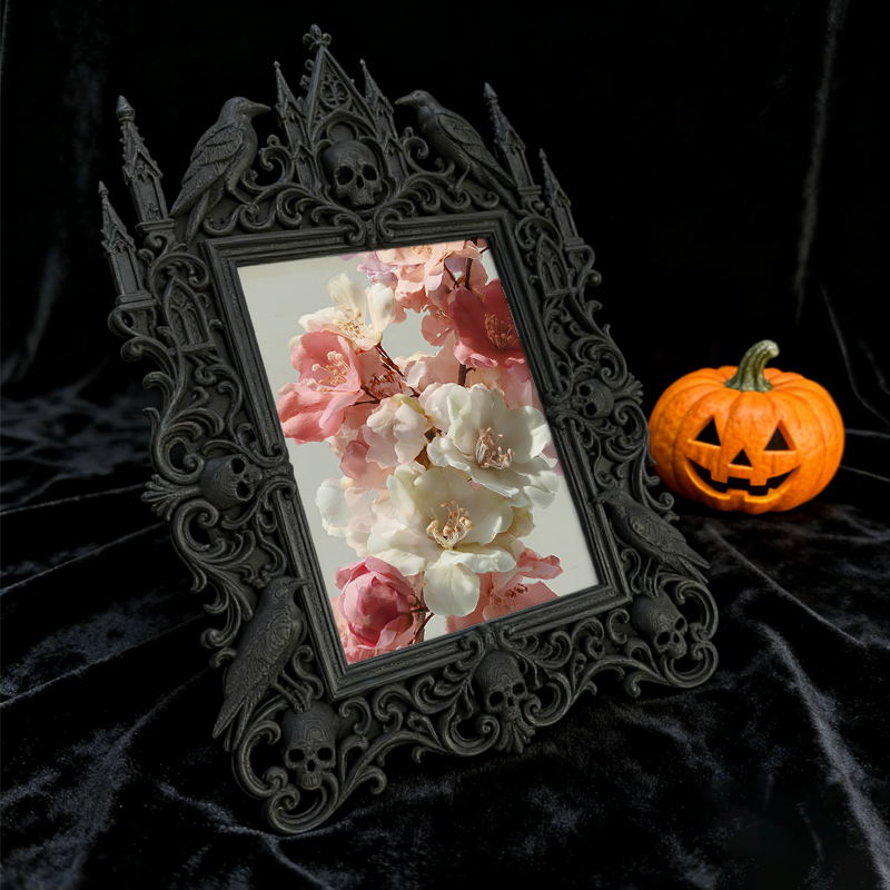 Hot-selling Royal Relief Frame | University Alumni Event Decor, Photo Display Ornament, Retro Royal Design