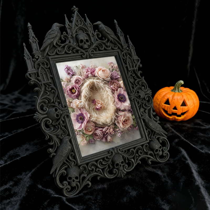 Hot-selling Royal Relief Frame | Christmas Tree Skirt Table Decor, Family Photo Holder, Vintage Court Style
