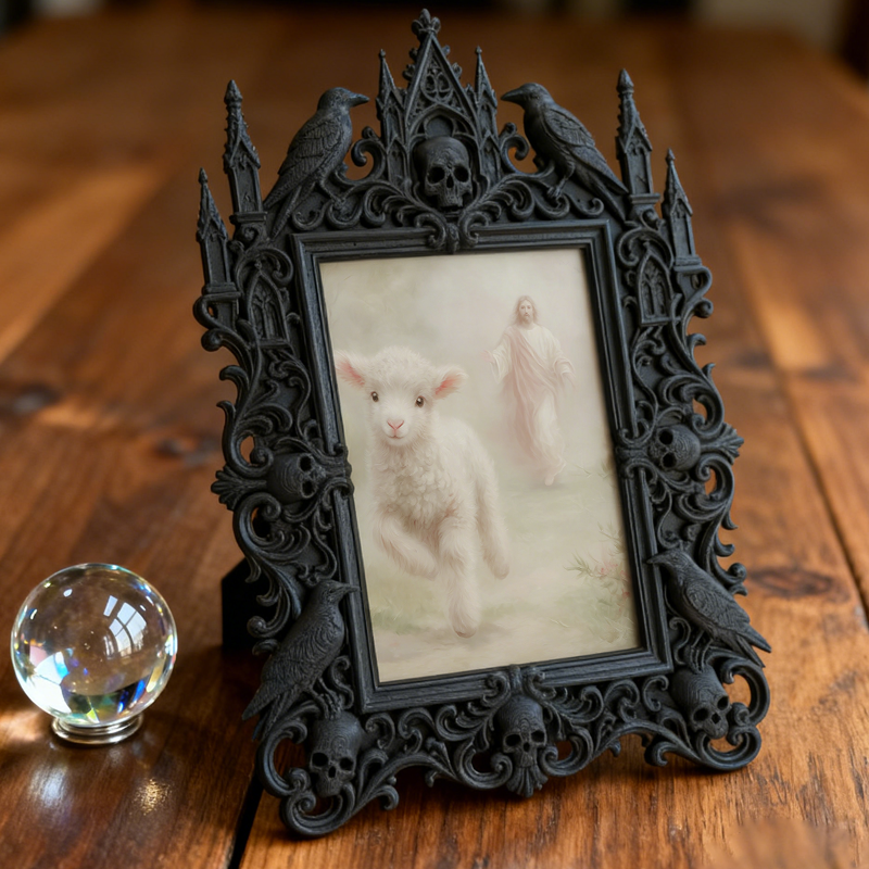 Rare Gothic Dark-style Photo Frame | Vampire Cosplay Costume Shop Decor, Photo Ornament, Wall/Table Dual-use, Artistic Frame