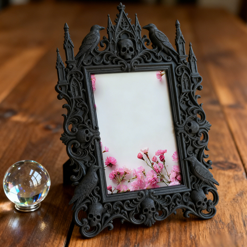 Hit Gothic Dark-style Photo Frame | Gothic Backyard Halloween Bonfire Decor, Photo Ornament, Wall-mountable & Tabletop, Plastic Frame