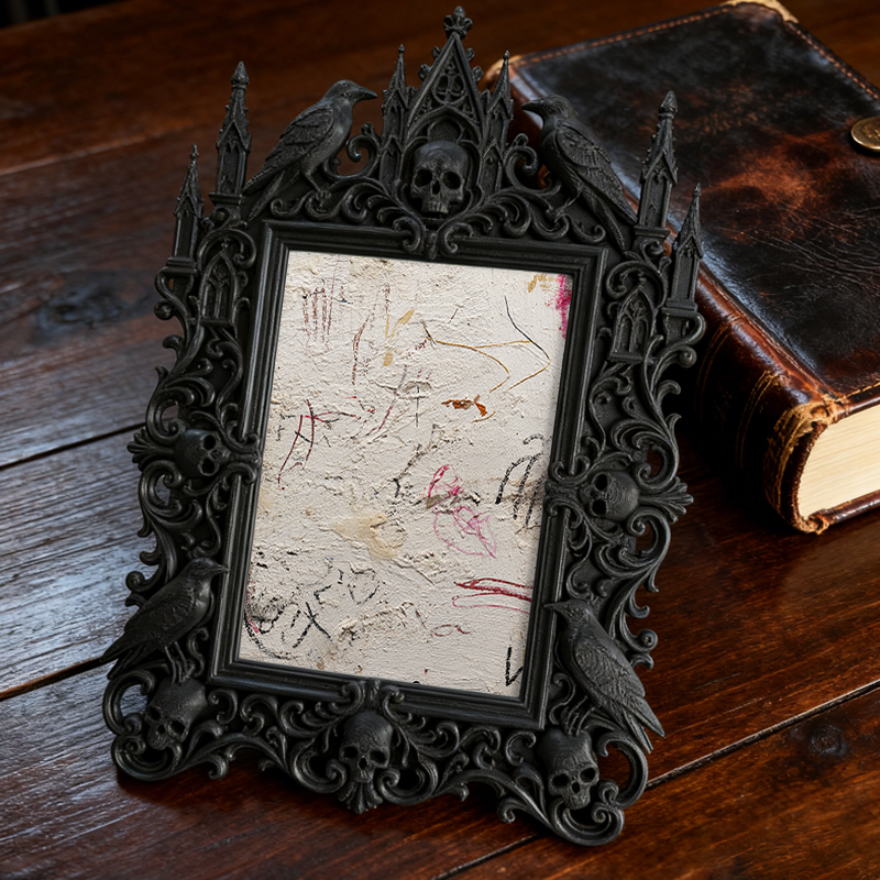 Sturdy-durable Gothic Dark-style Photo Frame | Gothic Body Jewelry Shop Decor, Photo Ornament, Dual-use Display, Wear-resistant Frame