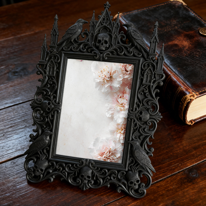 Bold-standout Gothic Dark-style Photo Frame | Dark Fantasy Dice Carving Studio Decor, Photo Ornament, Wall-mountable & Tabletop, Creative Fr