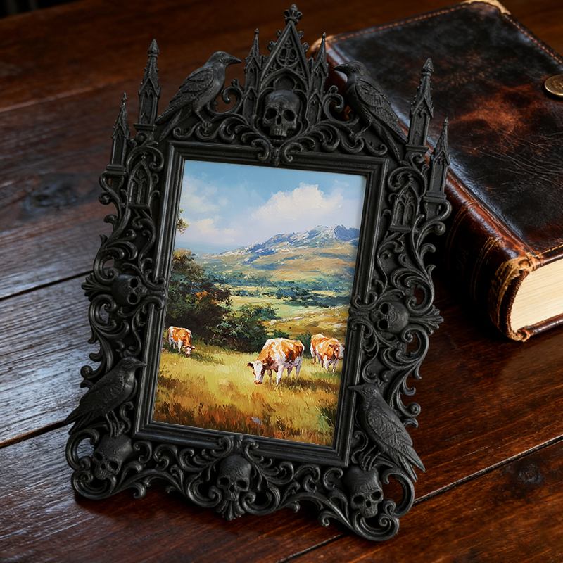 Customer-loved Gothic Dark-style Photo Frame | Vampire Themed Halloween Costume Party Decor, Photo Ornament, Dual-use Display, Sturdy Frame