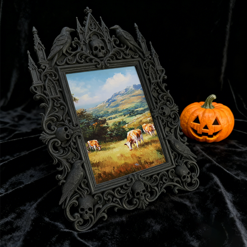 Customer-loved Gothic Dark-style Photo Frame | Vampire Themed Halloween Costume Party Decor, Photo Ornament, Dual-use Display, Sturdy Frame