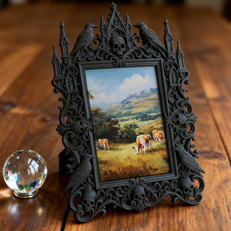Customer-loved Gothic Dark-style Photo Frame | Vampire Themed Halloween Costume Party Decor, Photo Ornament, Dual-use Display, Sturdy Frame