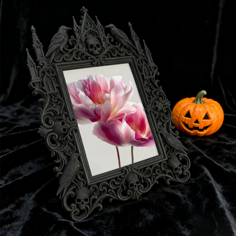 Sturdy-built Gothic Dark-style Photo Frame | Gothic Custom Leather Bag Shop Decor, Photo Ornament, Dual-use Display, Wear-resistant Frame