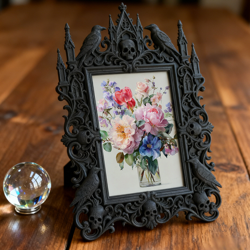 Limited-drop Gothic Dark-style Photo Frame | Werewolf Themed Camping Bonfire Decor, Photo Ornament, Dual-use Display, Sturdy Frame