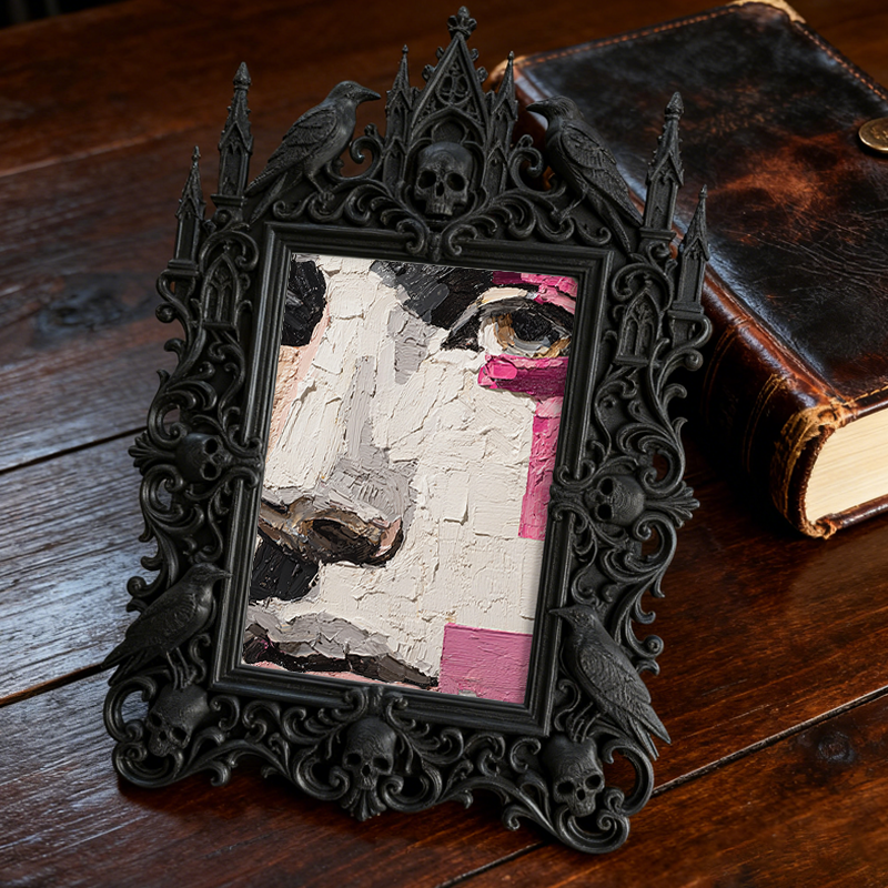 Limited-drop Gothic Dark-style Photo Frame | Werewolf Themed Mountain Hiking Meetup Decor, Photo Ornament, Dual-use Display, Sturdy Frame